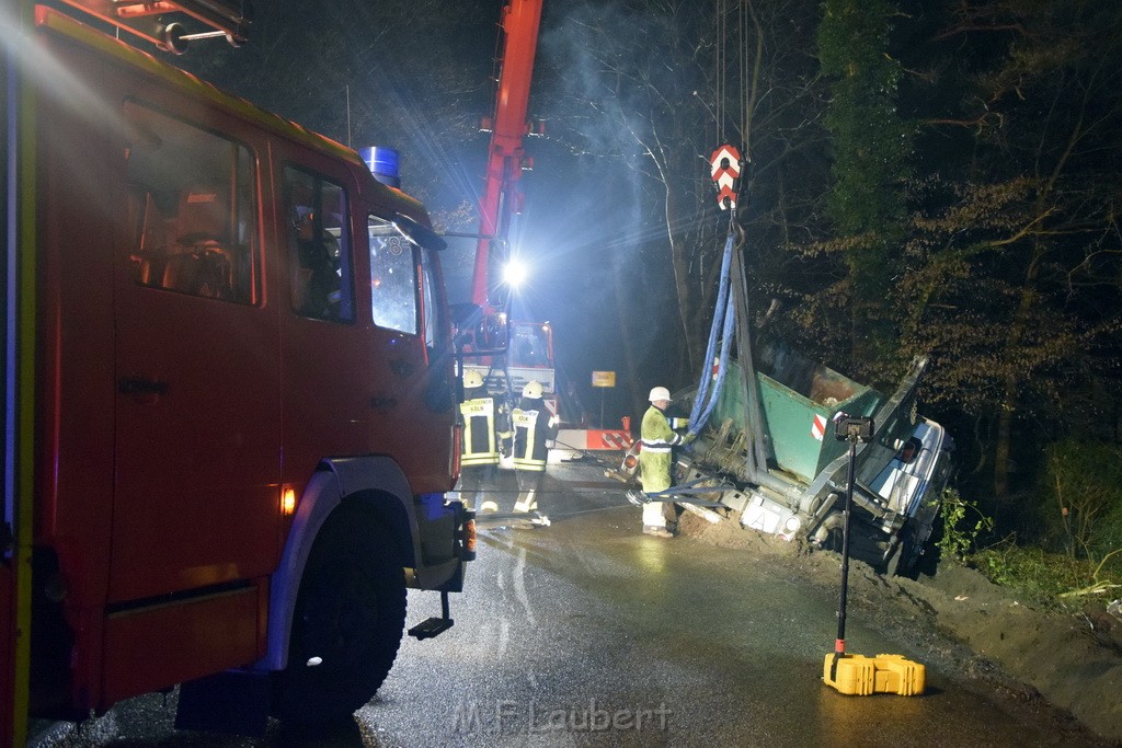 Container LKW umgestuerzt Koeln Brueck Bruecker- Dellbruecker Mauspfad P451.JPG - Miklos Laubert